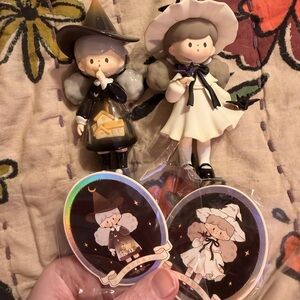 Molinta - Chasing Lights Series Blind Boxes 
Set of 2 Opened w/Cards